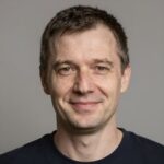 Улыбающийся Артем Волков, получивший выгодный заем для студентов безработных через сервис РМ Фаст